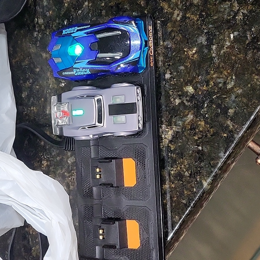 ANKI Overdrive Fast and Furious Racetrack - Picture 3 of 8